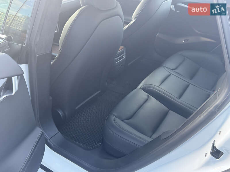Лифтбек Tesla Model S 2020 в Киеве фото 12 Лифтбек Tesla Model S 2020 в Киеве