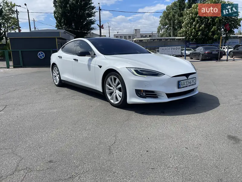 Лифтбек Tesla Model S 2017 в 