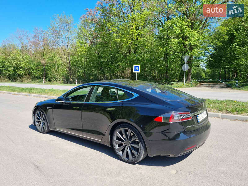 Ліфтбек Tesla Model S 2017 в Києві
