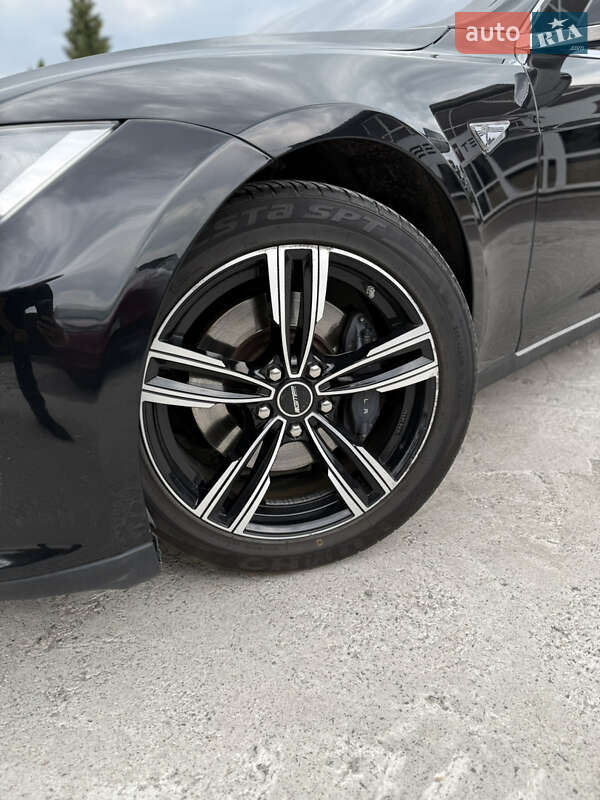 Ліфтбек Tesla Model S 2013 в Вінниці