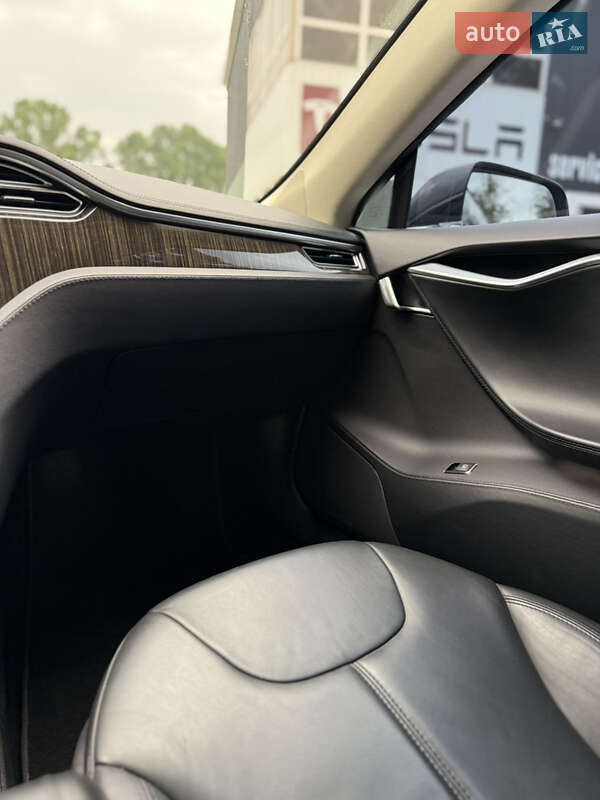Ліфтбек Tesla Model S 2013 в Вінниці