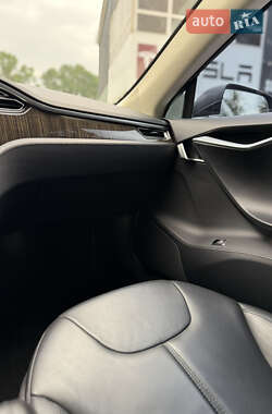 Лифтбек Tesla Model S 2013 в 