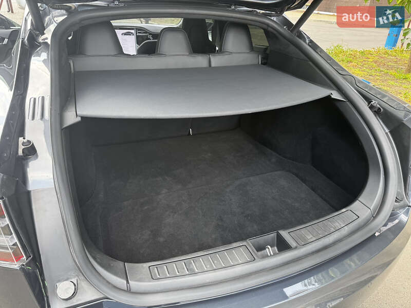 Лифтбек Tesla Model S 2016 в Одессе