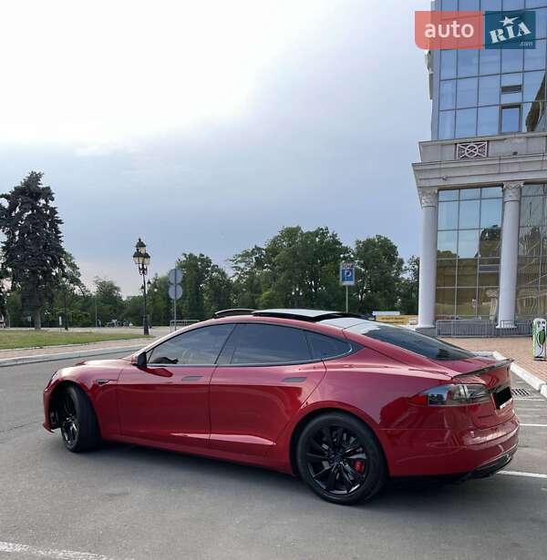 Ліфтбек Tesla Model S 2015 в Львові