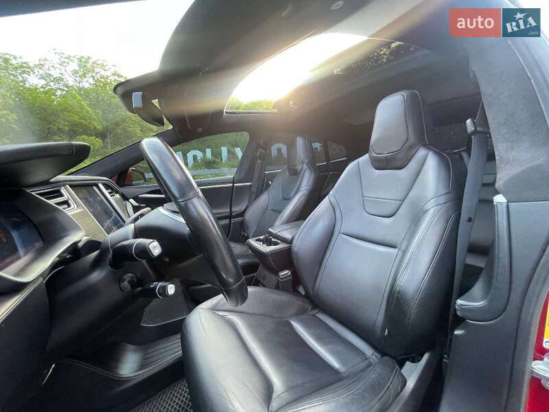 Ліфтбек Tesla Model S 2015 в Львові