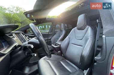 Лифтбек Tesla Model S 2015 в 