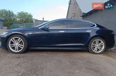 Лифтбек Tesla Model S 2013 в 