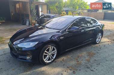 Лифтбек Tesla Model S 2013 в 