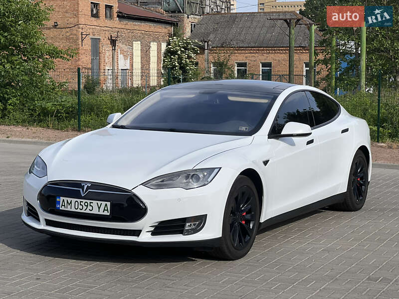 Ліфтбек Tesla Model S 2014 в Житомирі