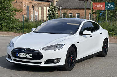 Ліфтбек Tesla Model S 2014 в 