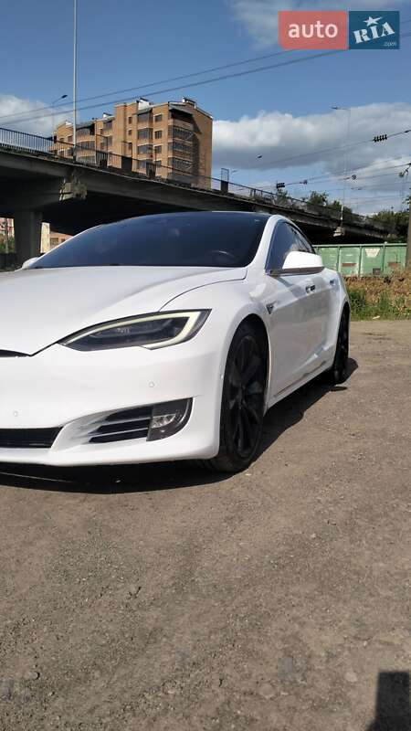 Ліфтбек Tesla Model S 2016 в 