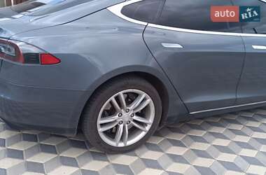 Лифтбек Tesla Model S 2013 в 