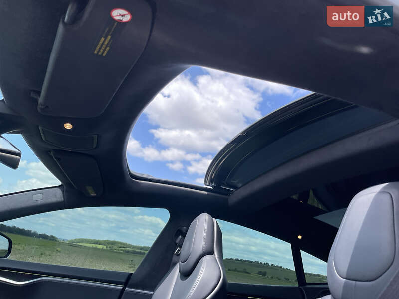 Ліфтбек Tesla Model S 2018 в Чернівцях