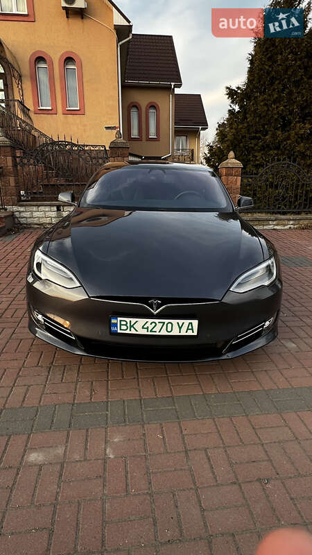 Ліфтбек Tesla Model S 2020 в Рівному
