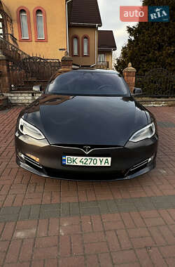 Лифтбек Tesla Model S 2020 в 