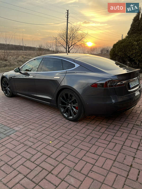 Ліфтбек Tesla Model S 2020 в Рівному