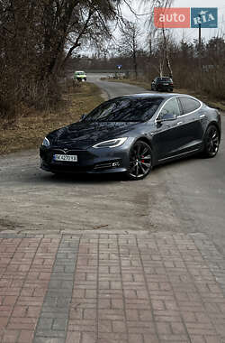 Лифтбек Tesla Model S 2020 в 