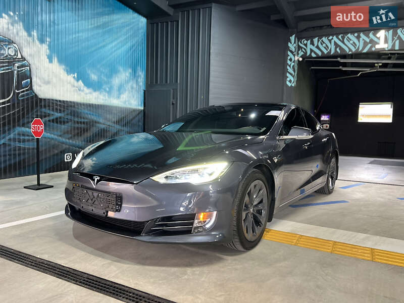 Ліфтбек Tesla Model S 2018 в Самборі