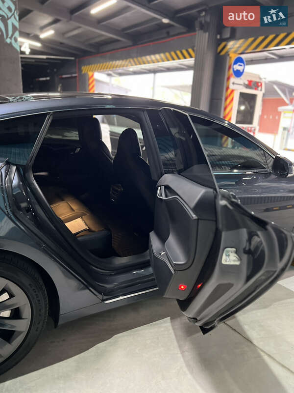 Ліфтбек Tesla Model S 2018 в Самборі