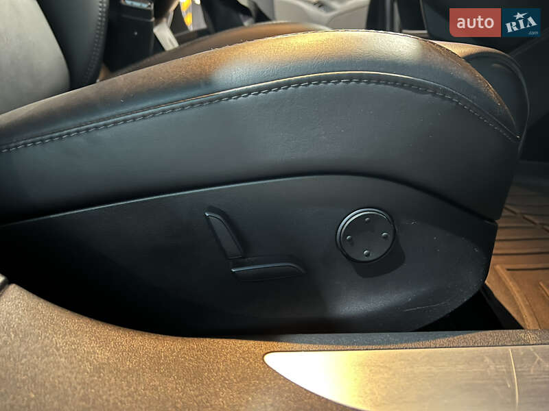 Ліфтбек Tesla Model S 2018 в Самборі