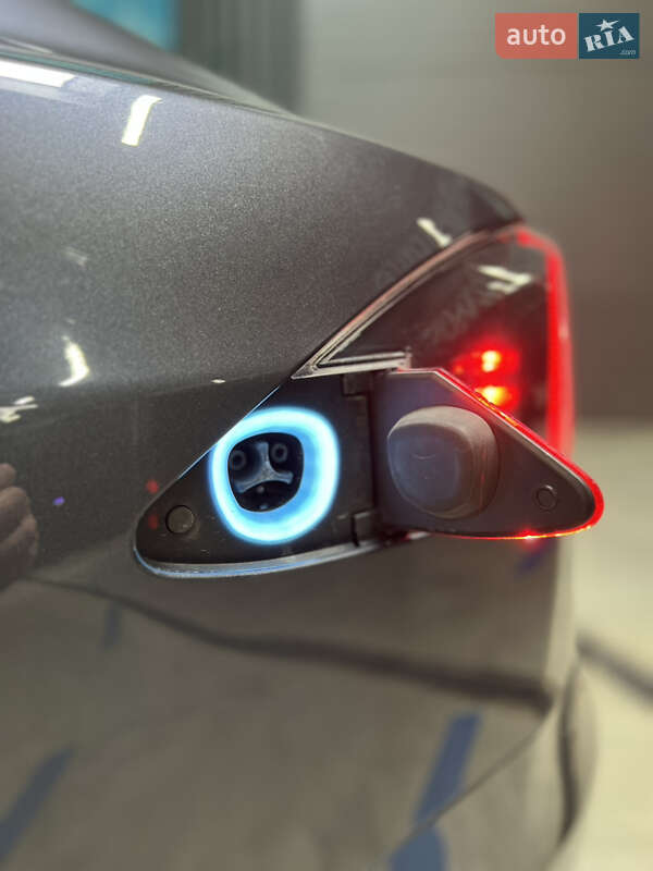 Ліфтбек Tesla Model S 2018 в Самборі