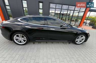 Лифтбек Tesla Model S 2015 в 