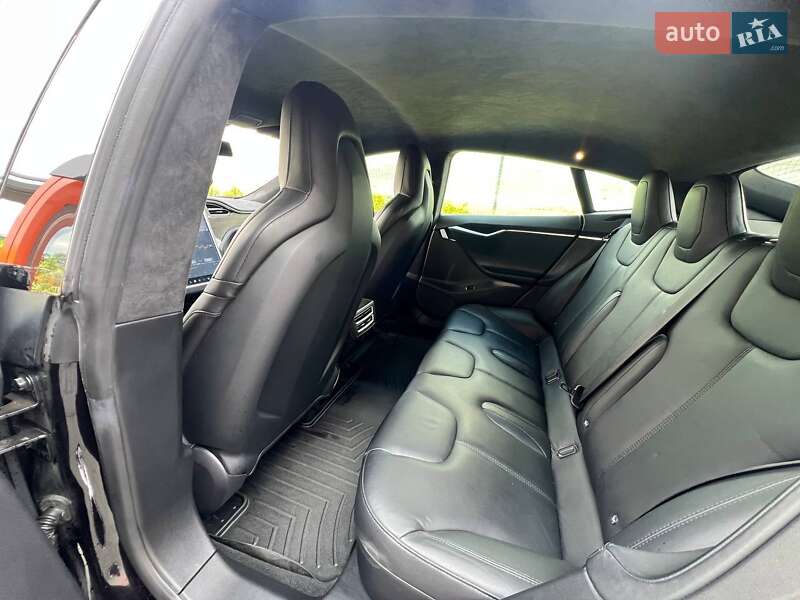 Лифтбек Tesla Model S 2015 в Виннице
