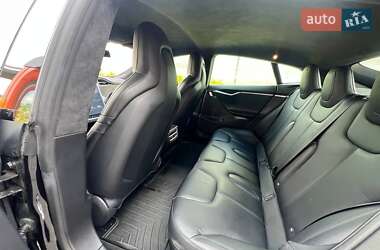 Лифтбек Tesla Model S 2015 в 