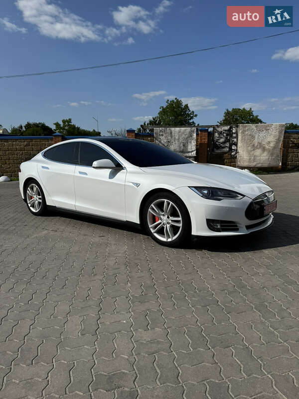 Лифтбек Tesla Model S 2015 в Владимире