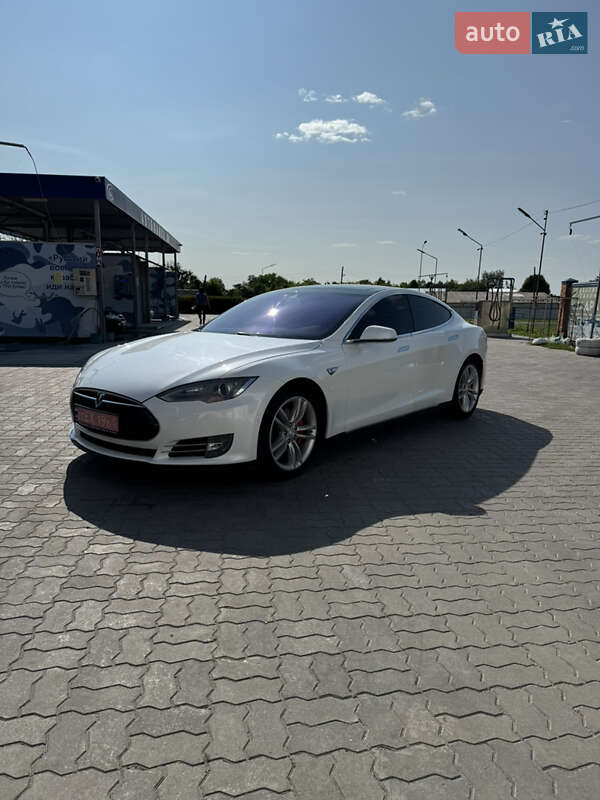 Лифтбек Tesla Model S 2015 в Владимире
