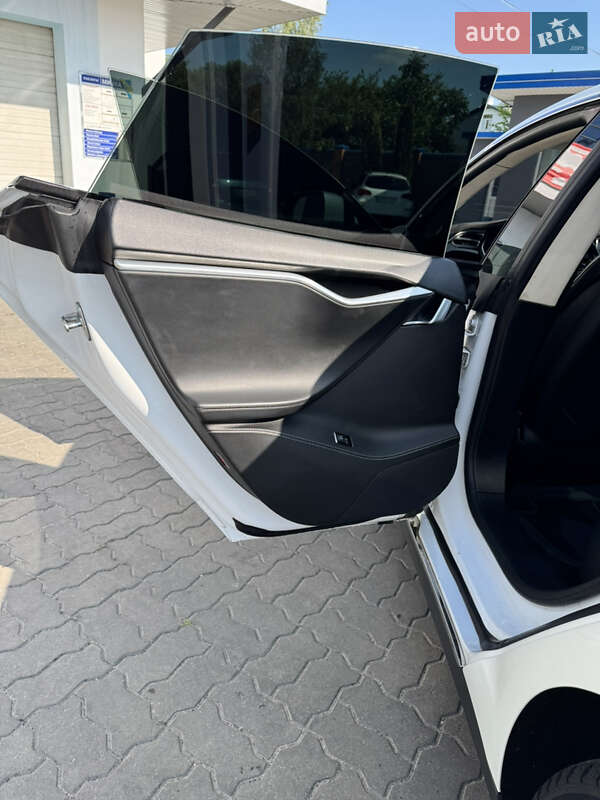 Лифтбек Tesla Model S 2015 в Владимире