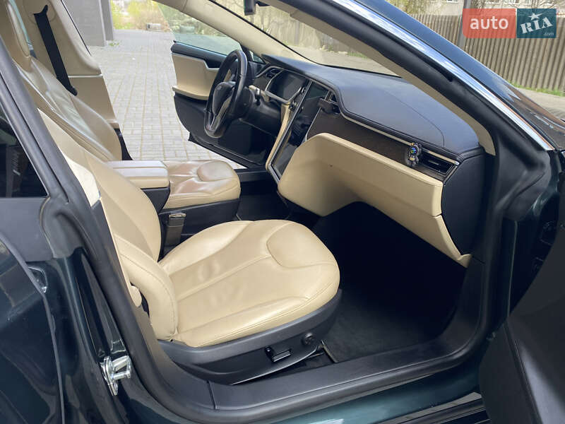 Ліфтбек Tesla Model S 2013 в Івано-Франківську