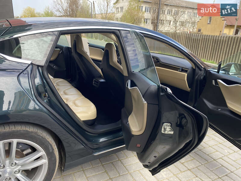 Ліфтбек Tesla Model S 2013 в Івано-Франківську