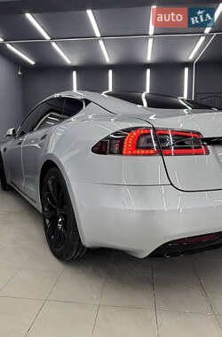 Лифтбек Tesla Model S 2017 в 