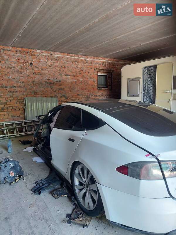 Лифтбек Tesla Model S 2015 в Хмельницком фото 10 Лифтбек Tesla Model S 2015 в Хмельницком