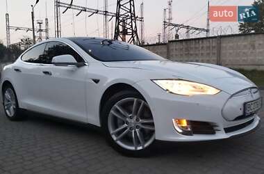 Лифтбек Tesla Model S 2015 в 