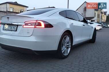 Лифтбек Tesla Model S 2015 в 