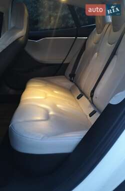 Лифтбек Tesla Model S 2015 в 