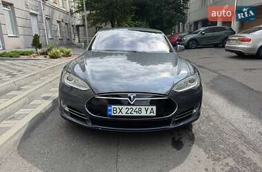 Лифтбек Tesla Model S 2013 в 