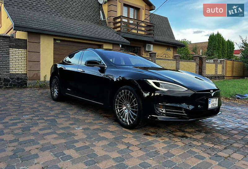 Лифтбек Tesla Model S 2019 в Черкассах
