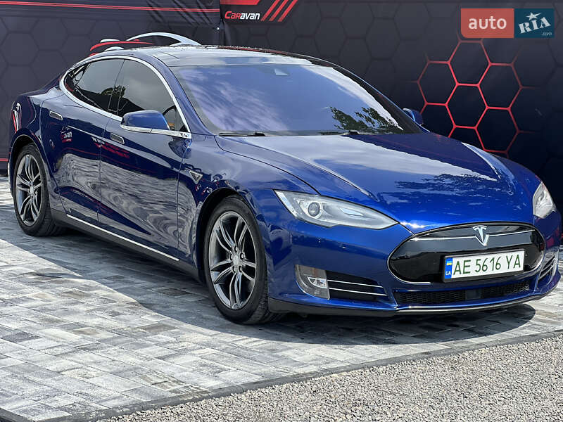 Лифтбек Tesla Model S 2016 в 