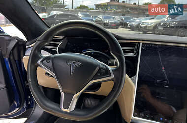 Лифтбек Tesla Model S 2016 в 