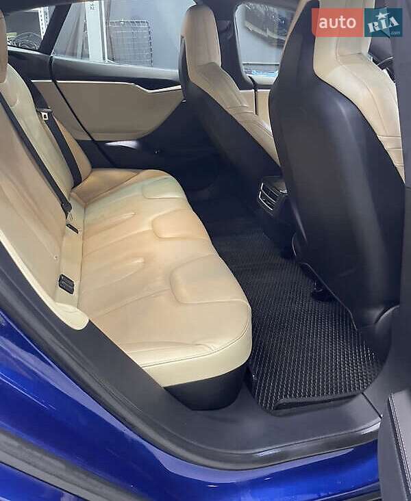 Лифтбек Tesla Model S 2016 в Киеве фото 3 Лифтбек Tesla Model S 2016 в Киеве
