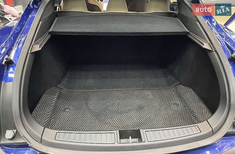 Лифтбек Tesla Model S 2016 в Киеве фото 10 Лифтбек Tesla Model S 2016 в Киеве