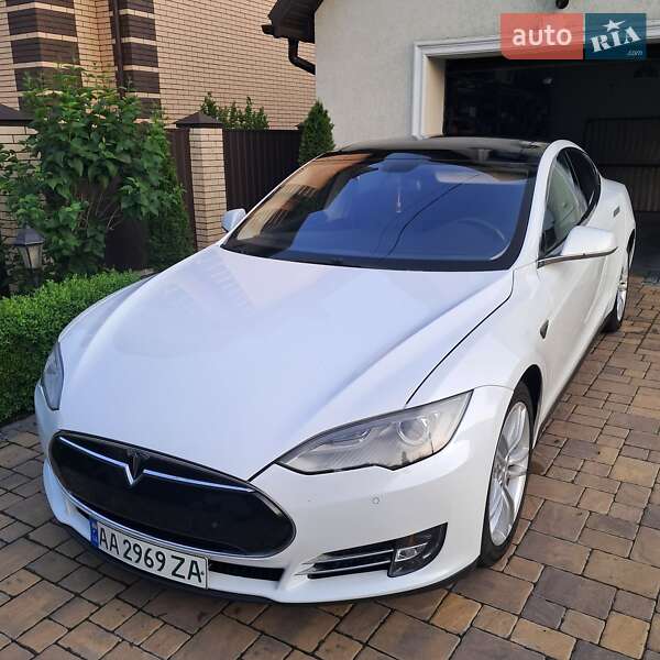 Ліфтбек Tesla Model S 2014 в Вінниці