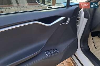 Лифтбек Tesla Model S 2014 в 