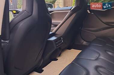 Лифтбек Tesla Model S 2014 в 