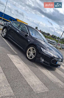 Лифтбек Tesla Model S 2014 в 