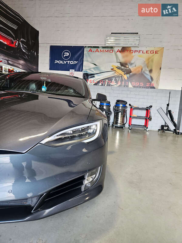 Лифтбек Tesla Model S 2017 в Львове