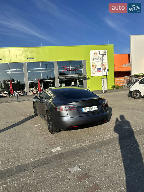 Лифтбек Tesla Model S 2017 в Львове